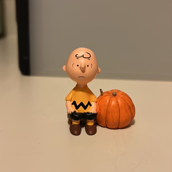 2008 Hallmark Ornament set - Halloween The Peanuts Gang - It's the Great Pumpkin - Picture 2 of 9